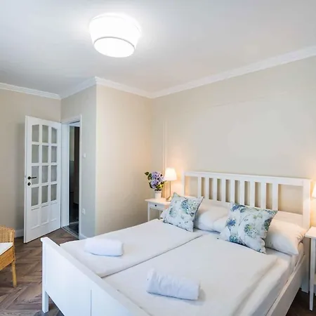 Apartman In Siofok/balaton 19735 *